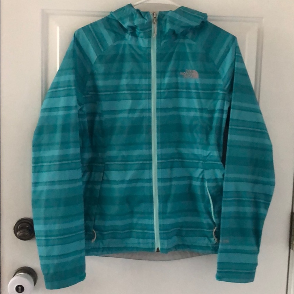 👗North Face raincoat lightweight w/ hood, Small